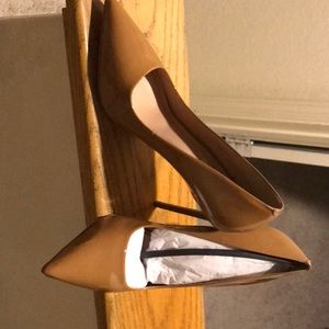 Steve Madden size 11 pumps camel patent. New